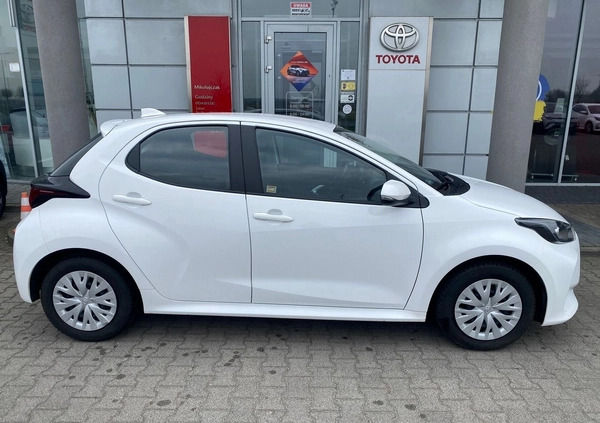 Toyota Yaris cena 63900 przebieg: 121529, rok produkcji 2022 z Brwinów małe 254